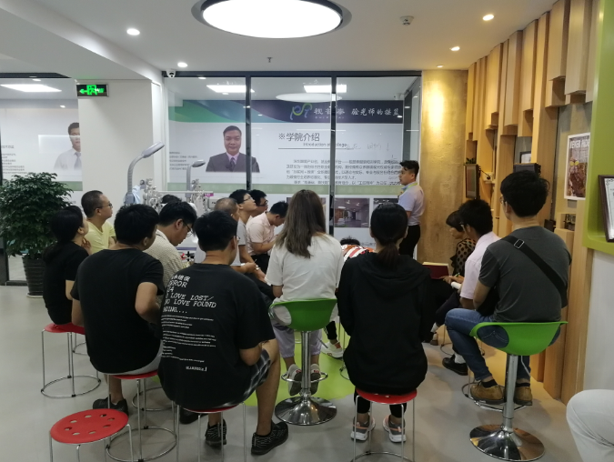 驗光師課程實操講解現(xiàn)場