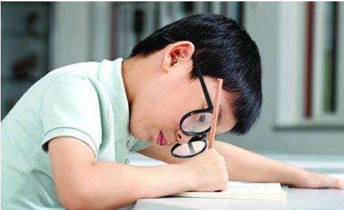 如何預(yù)防近視度數(shù)增高？視普泰驗(yàn)光師培訓(xùn)有妙招