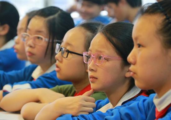 深圳驗(yàn)光師培訓(xùn)學(xué)校教您如何選購兒童眼鏡？