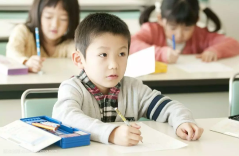 中國青年報調查：71.0%受訪中小學生家長坦言開學后孩子視力下降