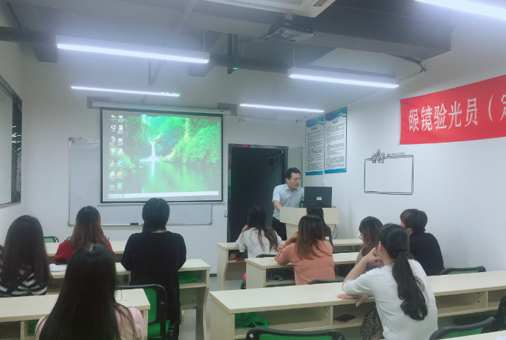 深圳眼鏡定配工職業(yè)技能大賽動(dòng)員會(huì)第二天盛況依然?。?！