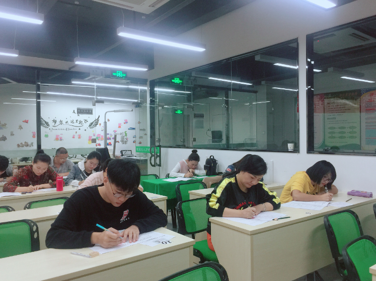 深圳視普泰第四屆驗(yàn)光師定配工培訓(xùn)班順利畢業(yè)?。?！