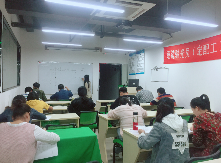 深圳視普泰第四屆驗(yàn)光師定配工培訓(xùn)班順利畢業(yè)！??！