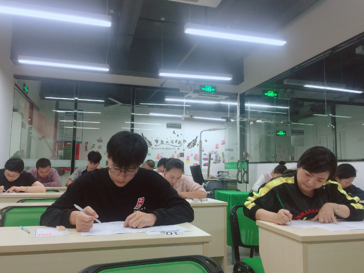 深圳視普泰第四屆驗(yàn)光師定配工培訓(xùn)班順利畢業(yè)！??！
