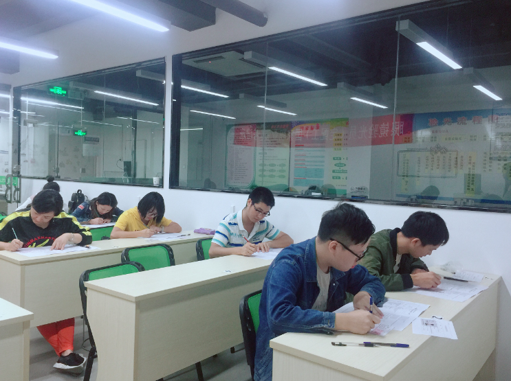 深圳視普泰第四屆驗(yàn)光師定配工培訓(xùn)班順利畢業(yè)?。。? width=