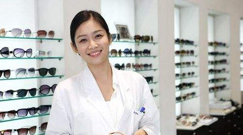 【開(kāi)眼鏡店】眼鏡店店員說(shuō)太累了要辭職!店長(zhǎng)這樣說(shuō)...... 【開(kāi)眼鏡店】眼鏡店店員說(shuō)太累了要辭職!店長(zhǎng)這樣說(shuō)......
