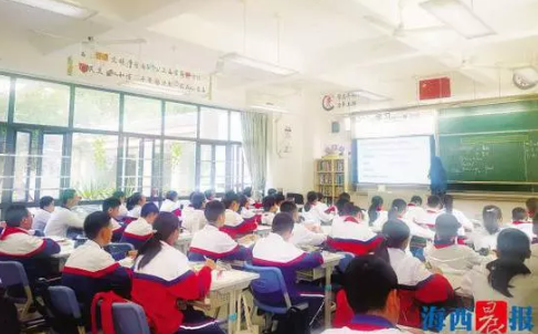 每2個(gè)小學(xué)生中就有1個(gè)近視，廈門市教育部門擬從改造教室燈光入手解決問(wèn)題