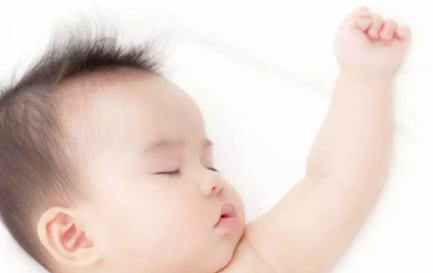 2歲幼兒2900度近視，醫(yī)生提醒是馬凡氏綜合征并發(fā)癥