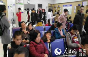人民網(wǎng)：寒暑假成配鏡“高峰”：青少年近視問題如何走出“低谷”？