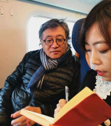 全國(guó)政協(xié)委員何偉：限制中小學(xué)生課堂PPT課件使用時(shí)長(zhǎng)，為孩子眼睛減負(fù)