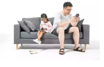 “低頭問題”抬頭解決！10位全國政協(xié)委員談手機與健康