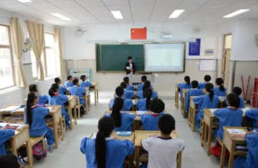 3年“教室燈光”監(jiān)測，哈爾濱市中小學(xué)衛(wèi)生保健所長建議從光源入手防控近視