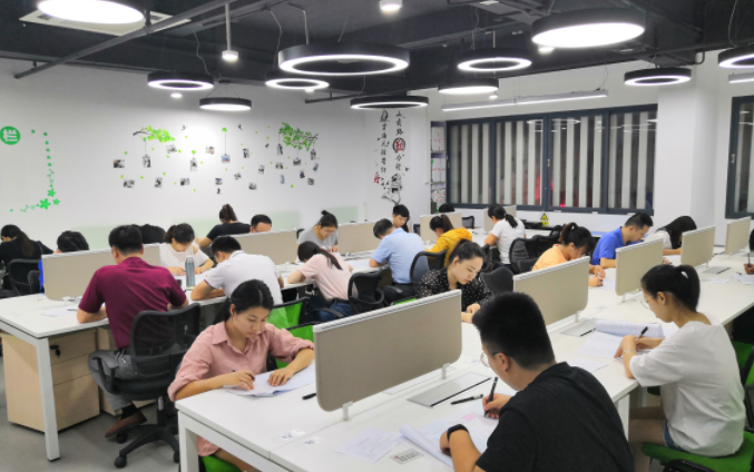視普泰第七屆驗(yàn)光定配技能精修考證班順利畢業(yè)！?。? width=