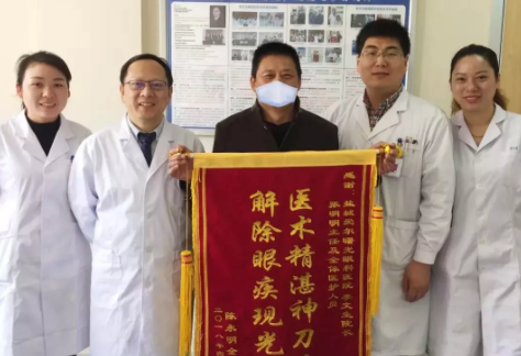 飛秒白內(nèi)障聯(lián)合眼底手術(shù)，愛爾李文生教授讓患者擺脫3000度近視困擾