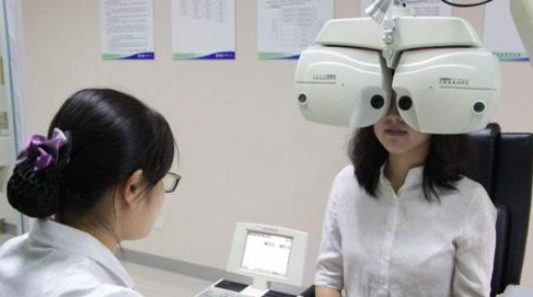 驗光師培訓戴比實際度數(shù)低的眼鏡好嗎？