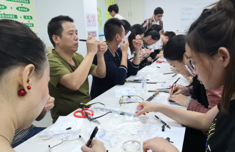深圳視普泰第九屆驗光定配培訓學員順利畢業(yè)！?。? width=