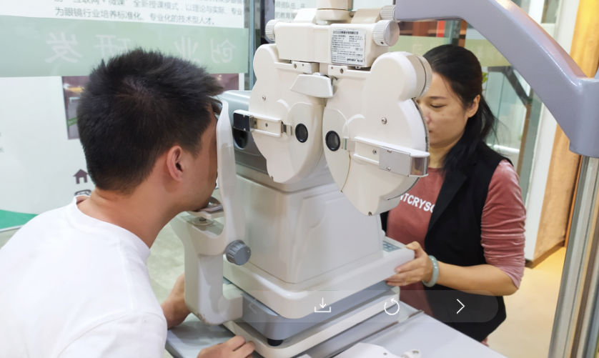 深圳視普泰第九屆驗光定配培訓學員順利畢業(yè)?。。? width=