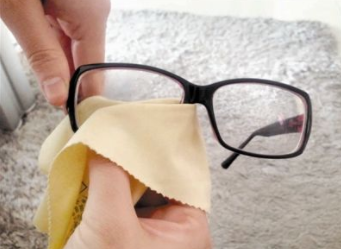 驗光師告訴你眼鏡布竟然不是用來擦眼鏡的？